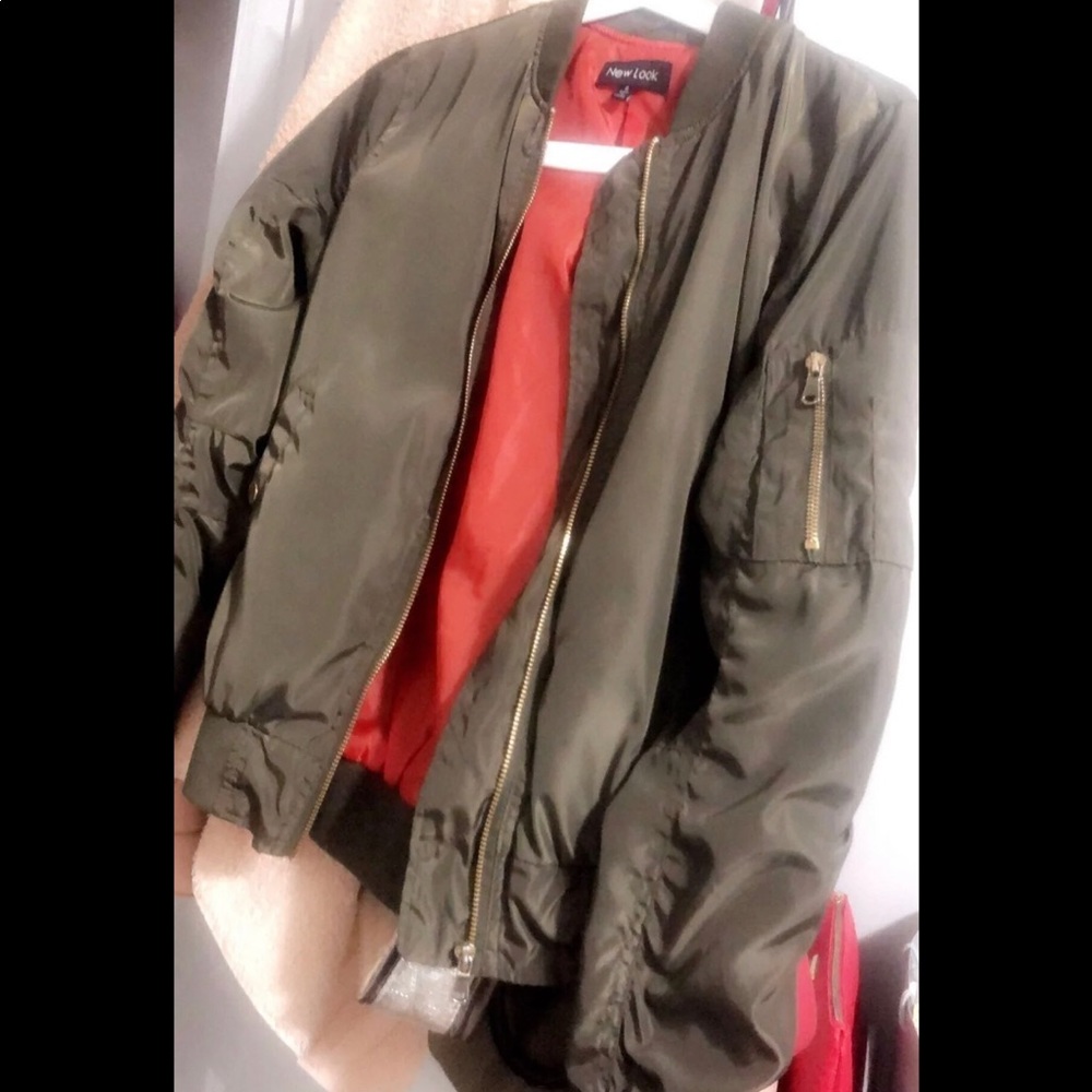 Women Olive green fitted bomber jacket.